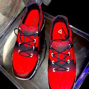 Rebok “the pump shoes” 9/10 condition red & black